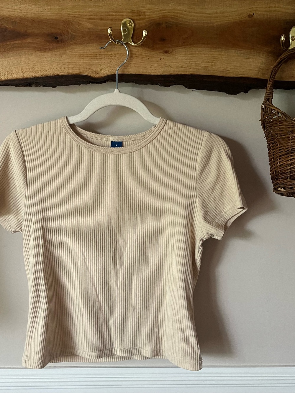Old Navy Beige Tan Almond Oatmeal Ribbed Stretchy Baby Cropped Tee Tshirt Small
